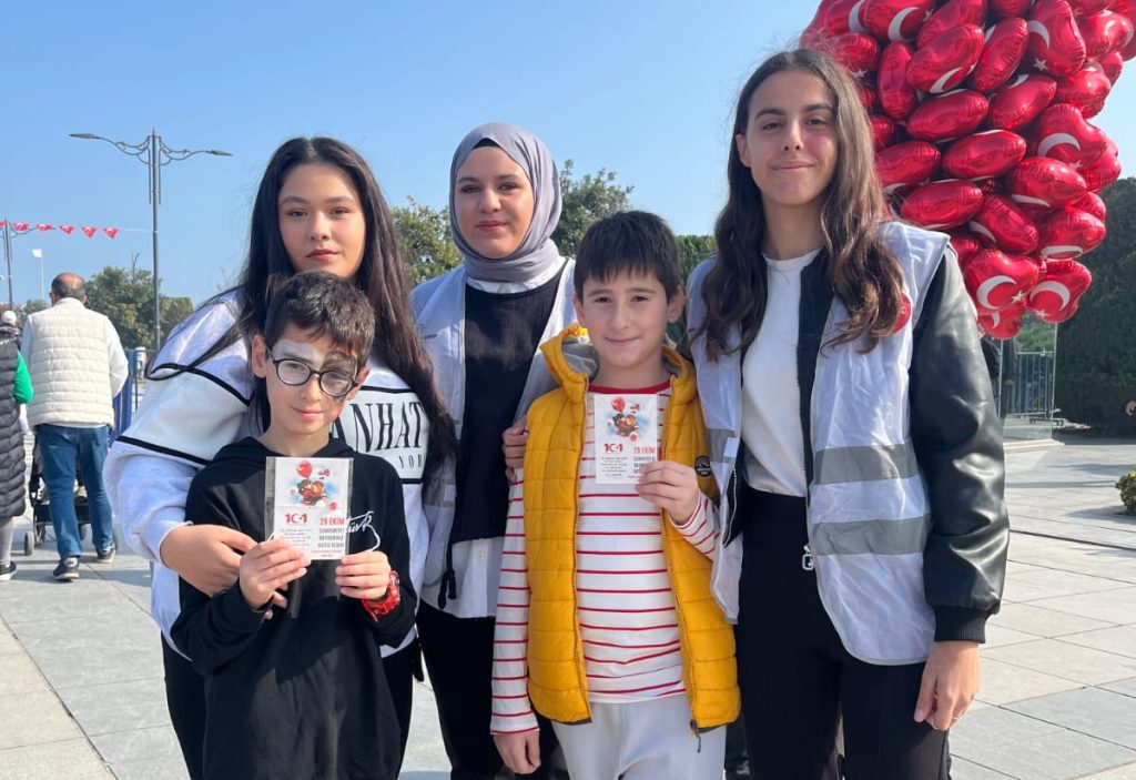 29 Ekimde Bileklik Hediyesi