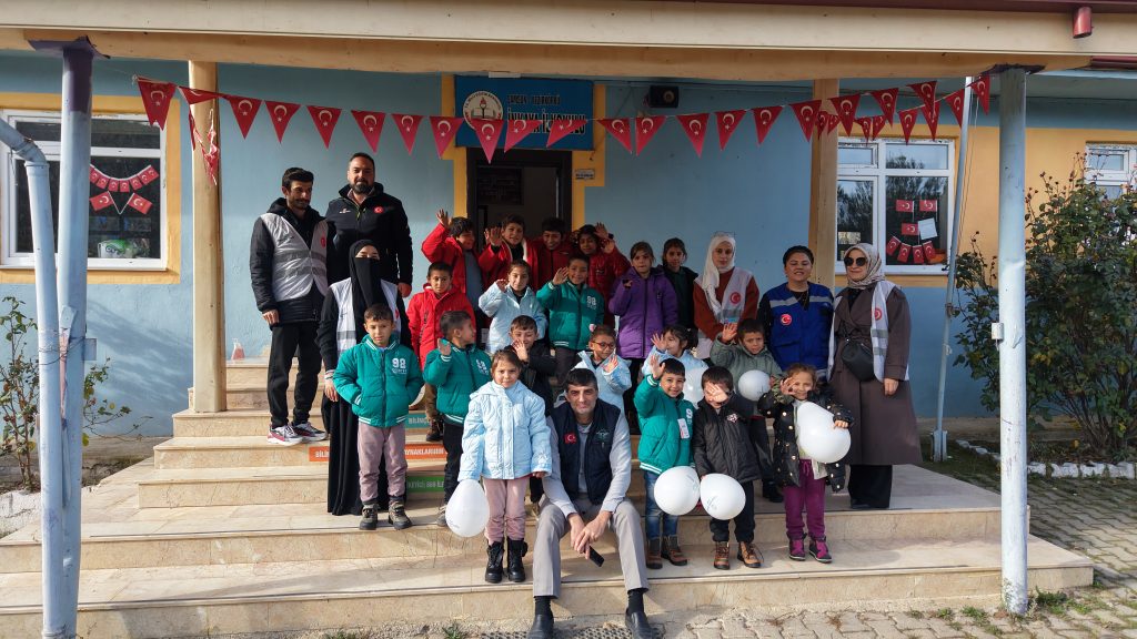 Vezirköprü İnkaya İlkokulu Öğrencilerine Hediyeler