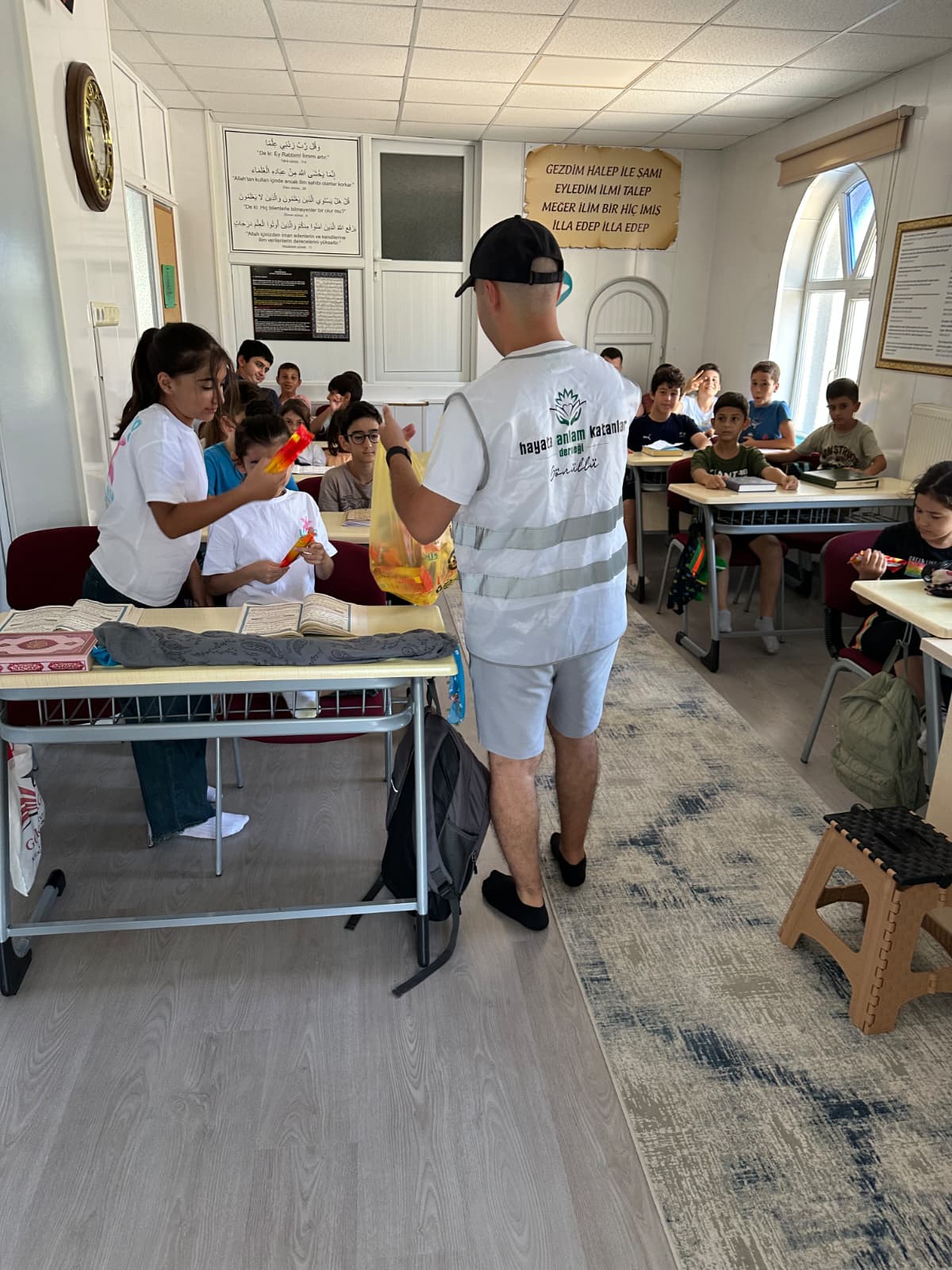 Kur’an kursu öğrencilerine dondurma ikramı